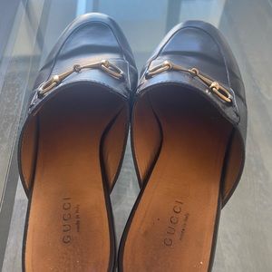 Princetown GUCCI BLACK LEATHER SLIPPERS